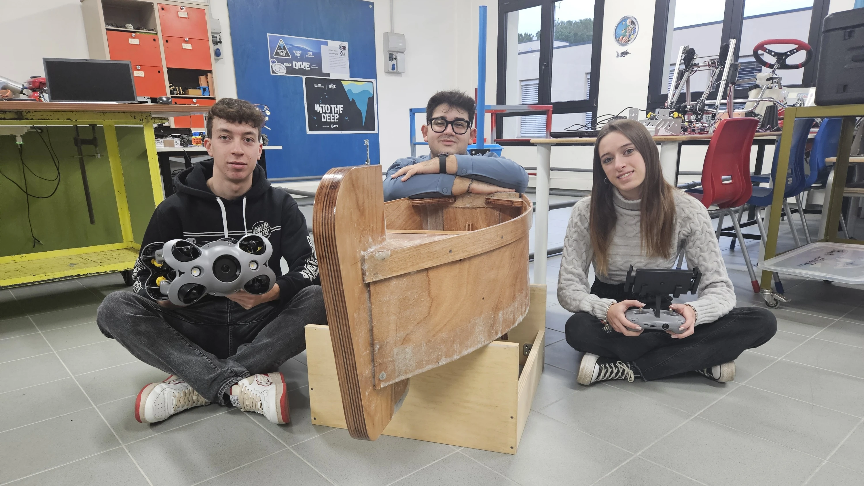 piscina alunni drone sottomarino